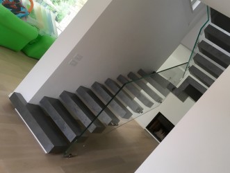 Parapetti interni in vetro Scale in vetro per interni