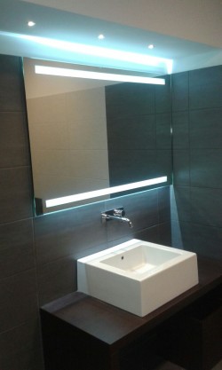 SPECCHIO CON SABBIATURA ILLUMINATA A LED