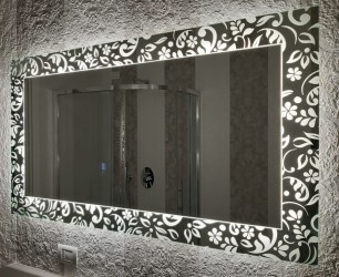 Specchio con cornice retrosabbiata con LED su pannello